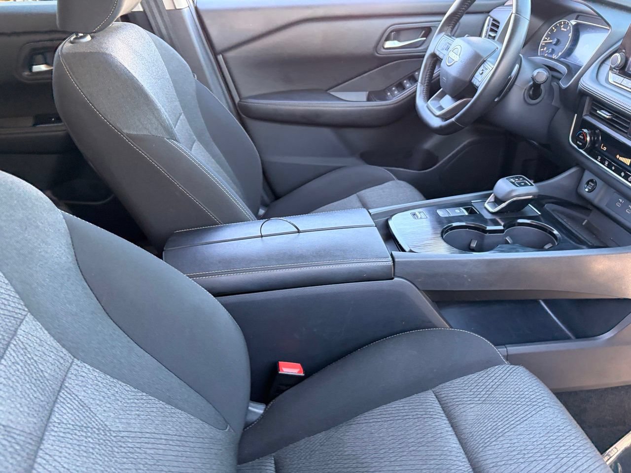 Certified 2025 Nissan Rogue SV FWD image 12