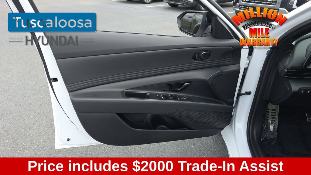 Used 2025 Hyundai Elantra Sport FWD image 12
