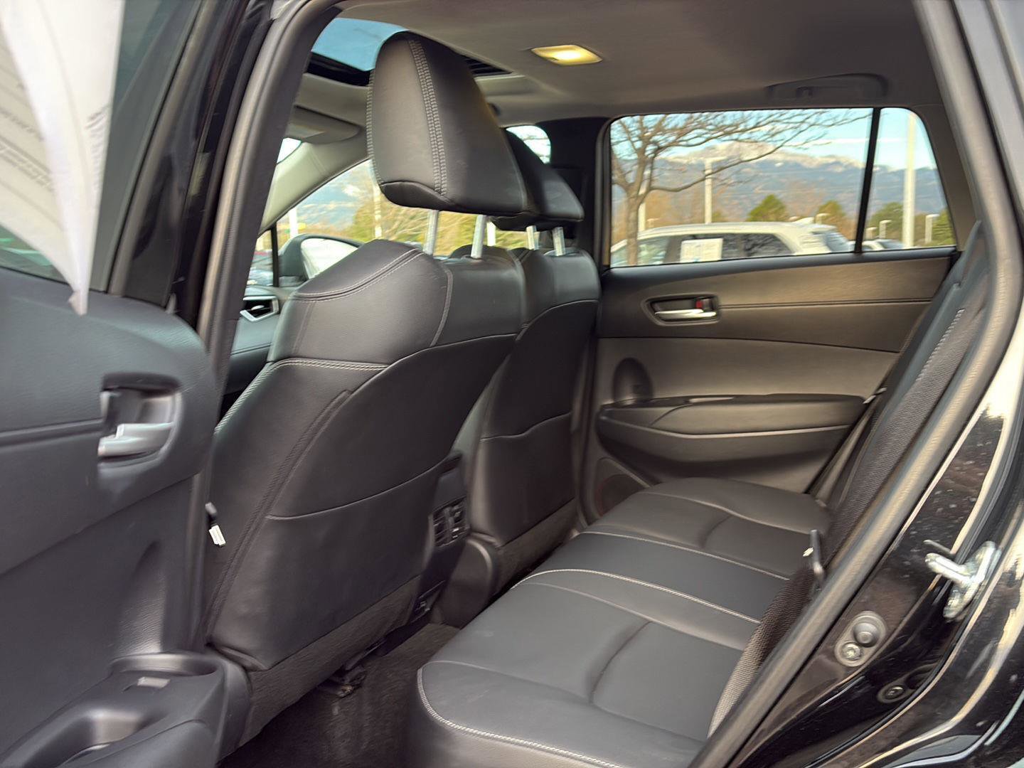 Used 2022 Toyota Corolla Cross XLE w/ Convenience Package image 21