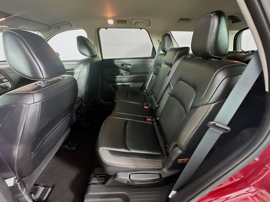 Certified 2023 Nissan Pathfinder SL w/ Black Appearance Package AWD/4WD image 34