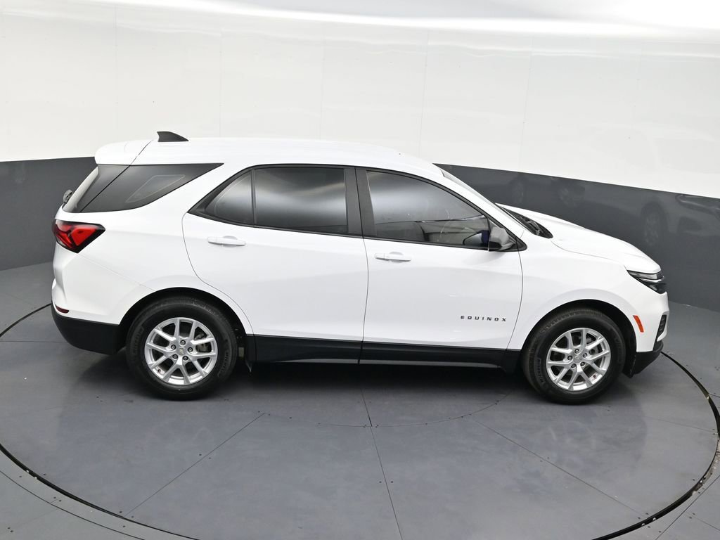 Used 2023 Chevrolet Equinox LS image 18