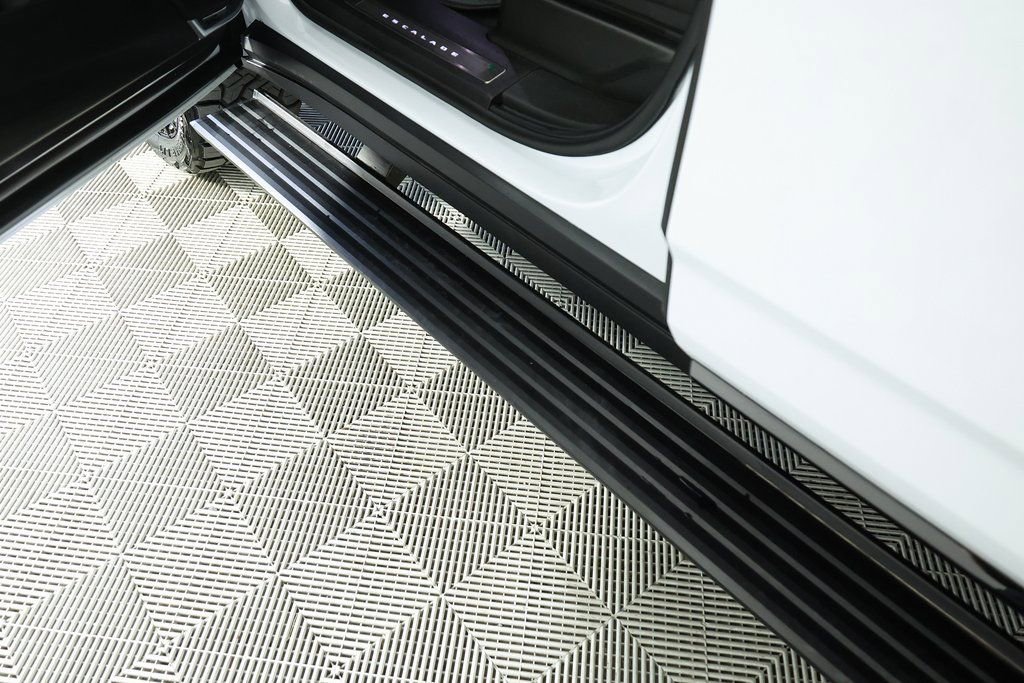 Used 2026 Cadillac Escalade ESV V image 22