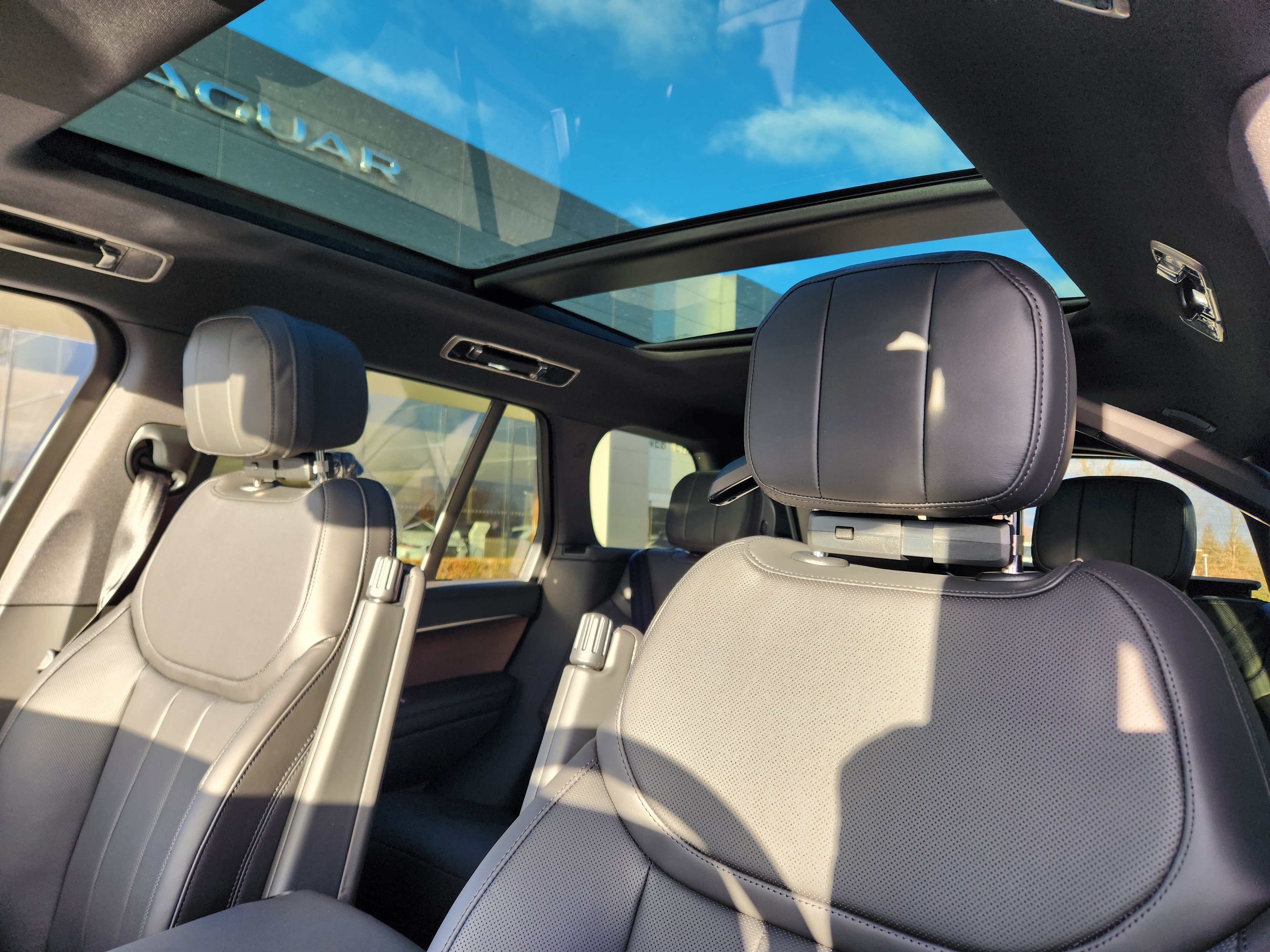 New 2026 Land Rover Range Rover SE AWD/4WD image 10