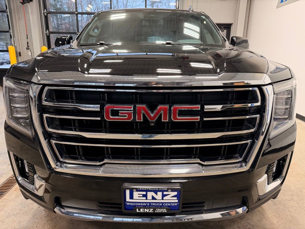 Used 2023 GMC Yukon SLT w/ SLT Luxury Package video 3