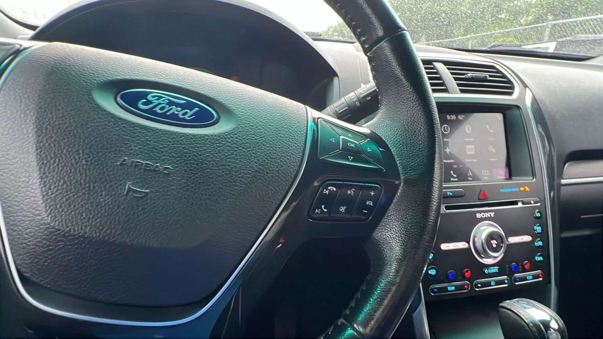 Used 2017 Ford Explorer Limited image 17