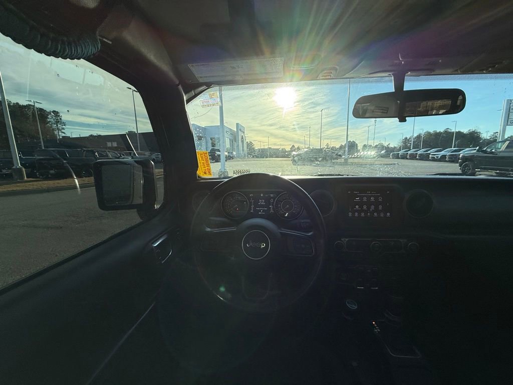 Used 2021 Jeep Gladiator Willys image 13