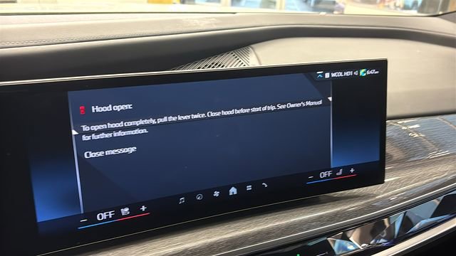 Used 2025 BMW 740i xDrive AWD/4WD image 22
