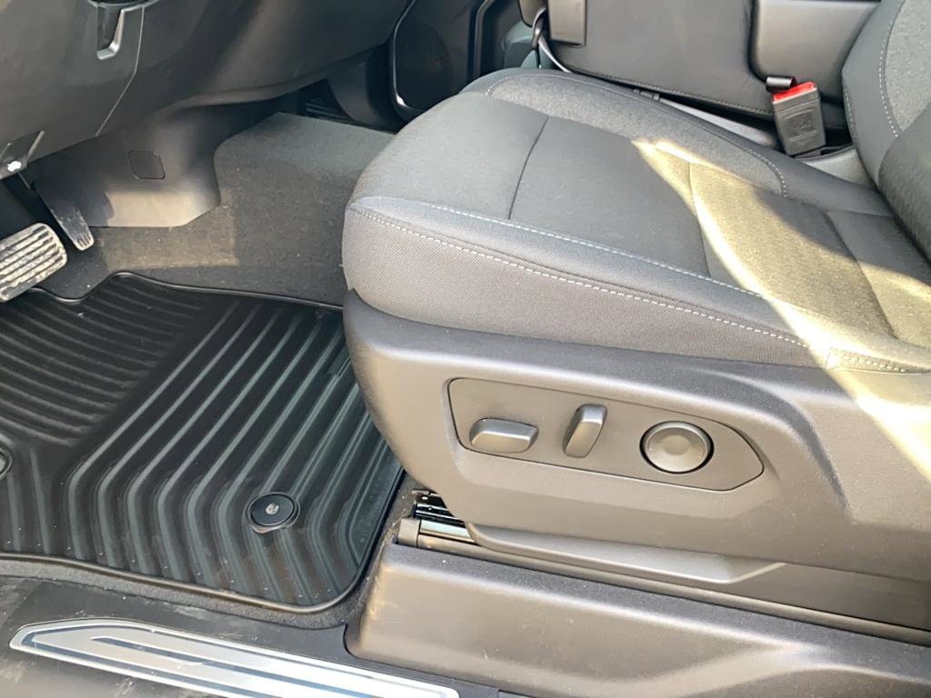 Used 2025 Chevrolet Silverado 1500 LT w/ Convenience Package II image 28