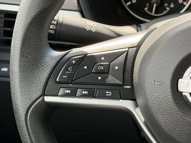 Used 2025 Nissan Altima 2.5 SV FWD image 24