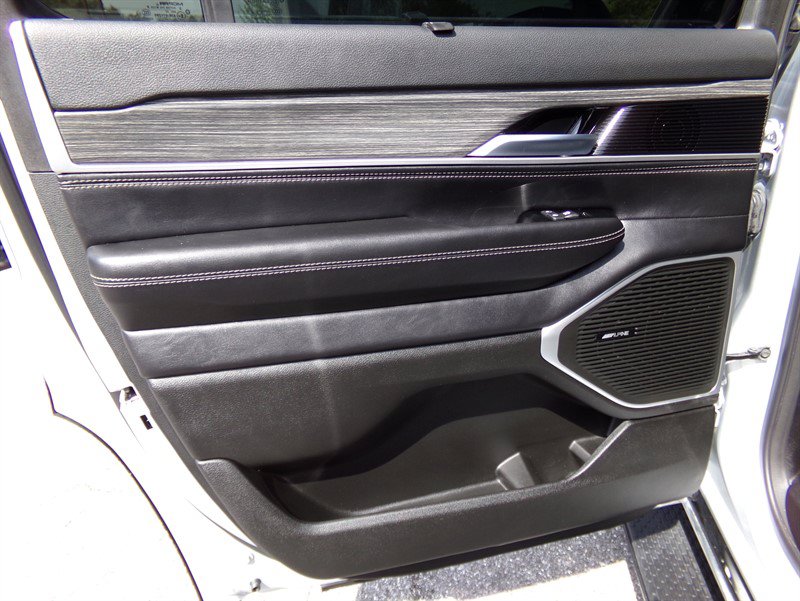 Used 2023 Jeep Wagoneer Series III w/ Convenience Group I AWD/4WD image 47