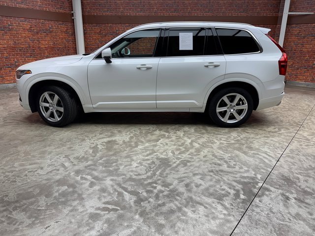 Used 2020 Volvo XC90 T6 Momentum image 3