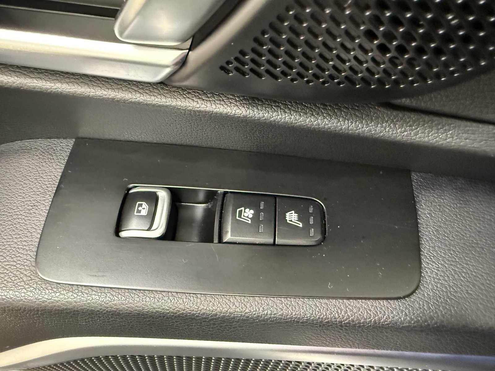 Used 2022 Kia Telluride SX w/ SX Prestige Package image 24