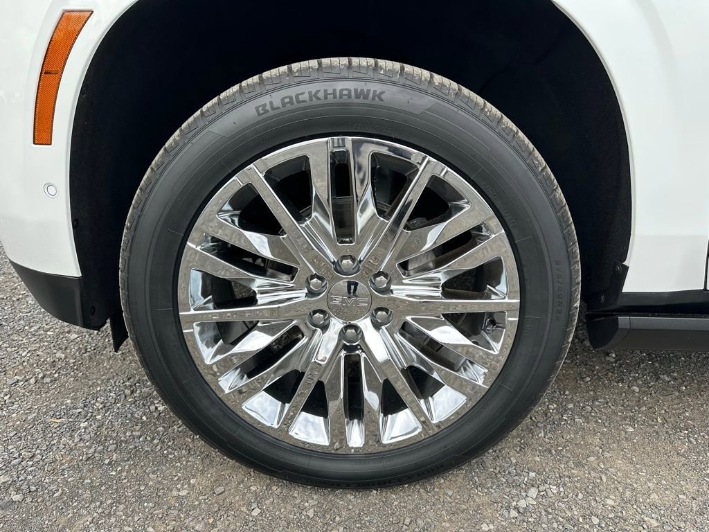 Used 2025 GMC Yukon XL Denali w/ Sun & Power Step Package image 16