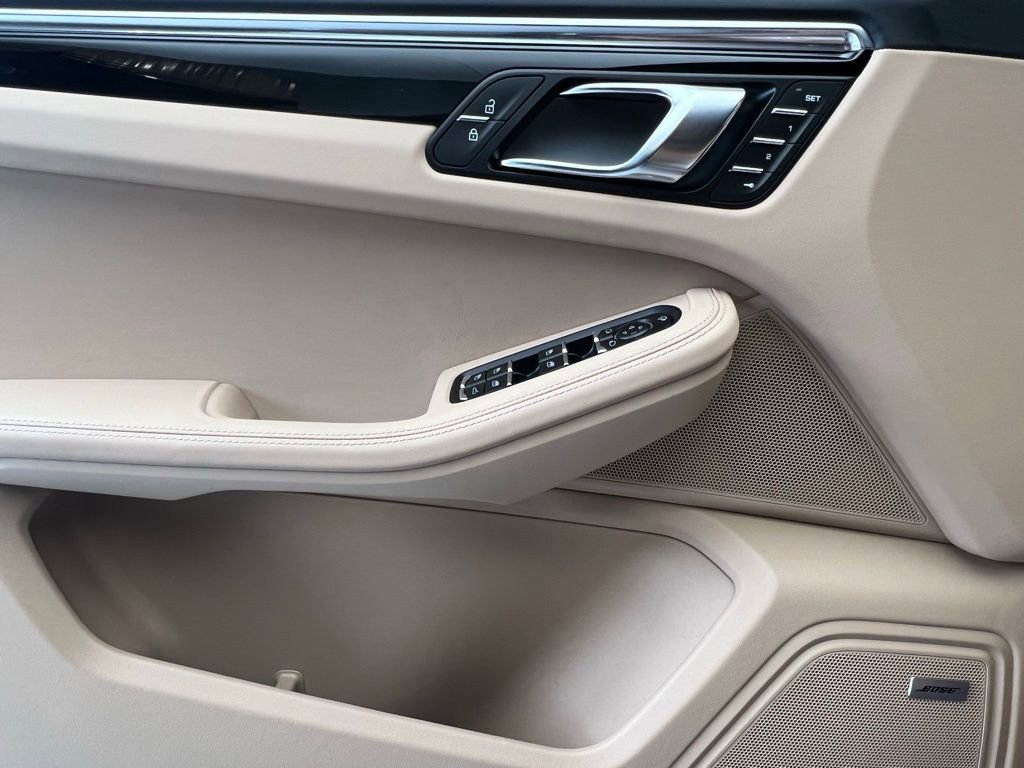 Used 2025 Porsche Macan image 19