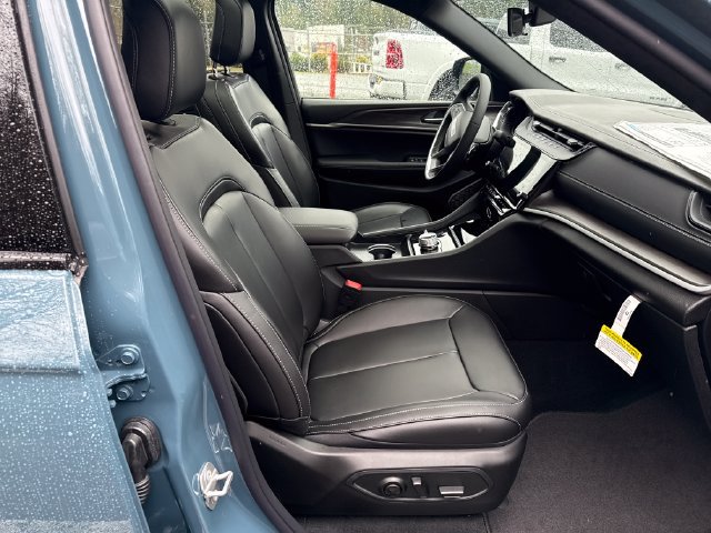 New 2026 Jeep Grand Cherokee Limited w/ Limited Altitude Package AWD/4WD image 9