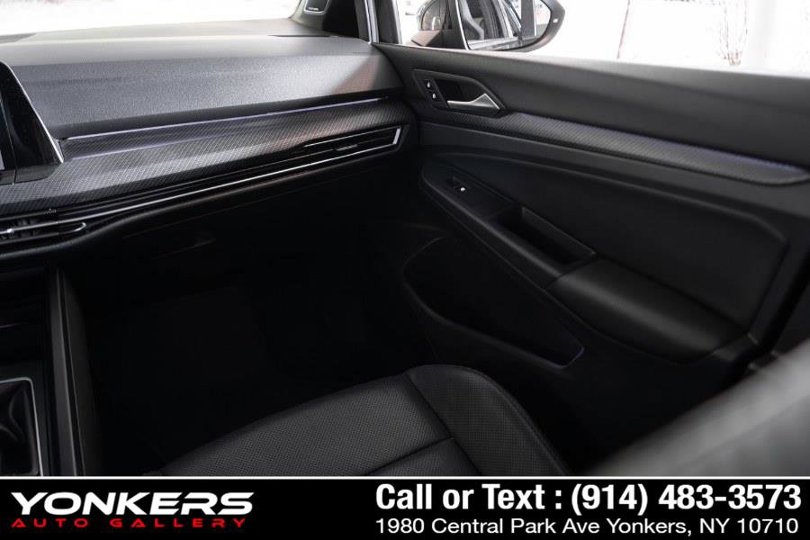 Used 2022 Volkswagen Golf R image 28