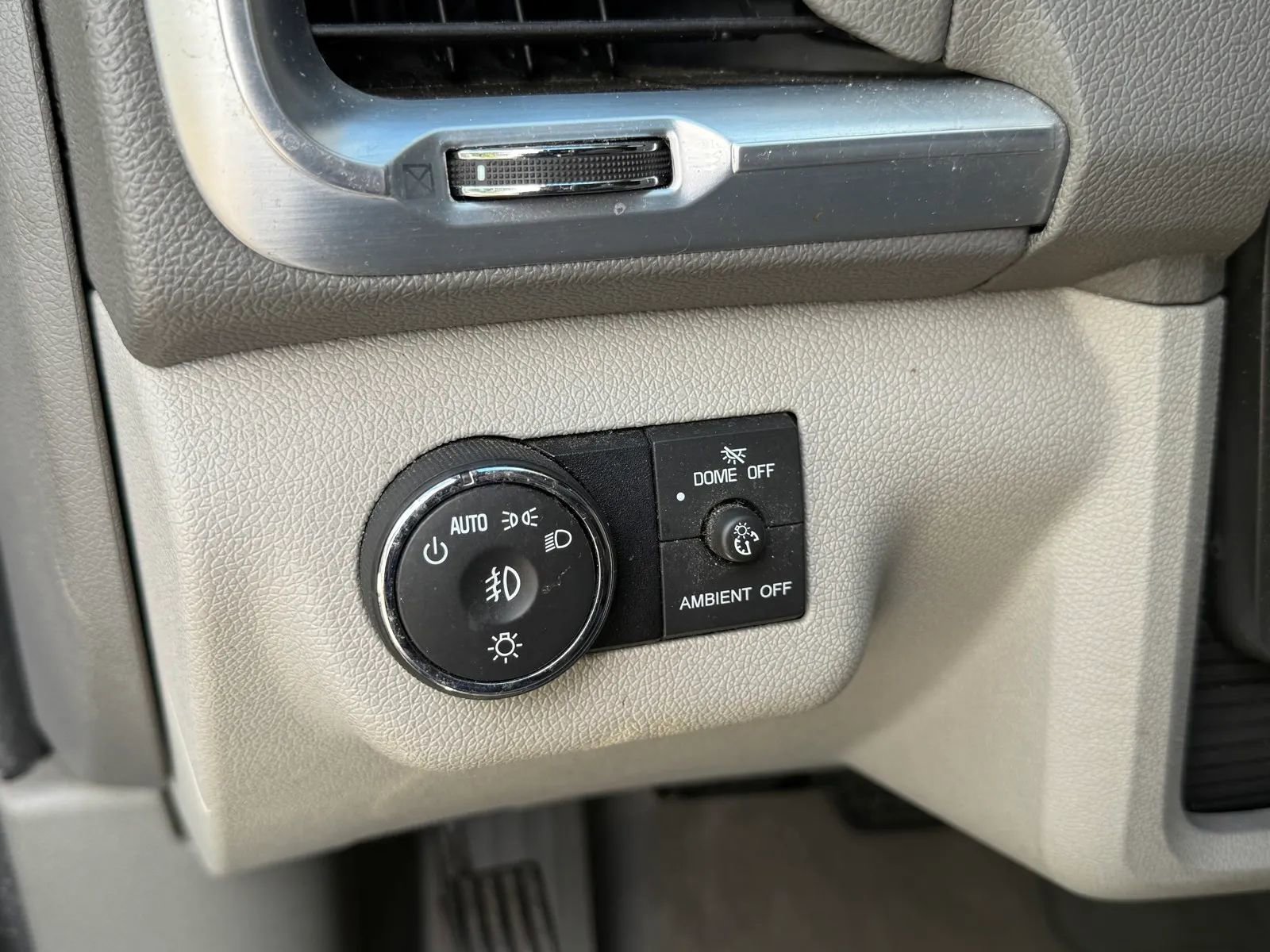 Used 2015 GMC Acadia SLT image 21