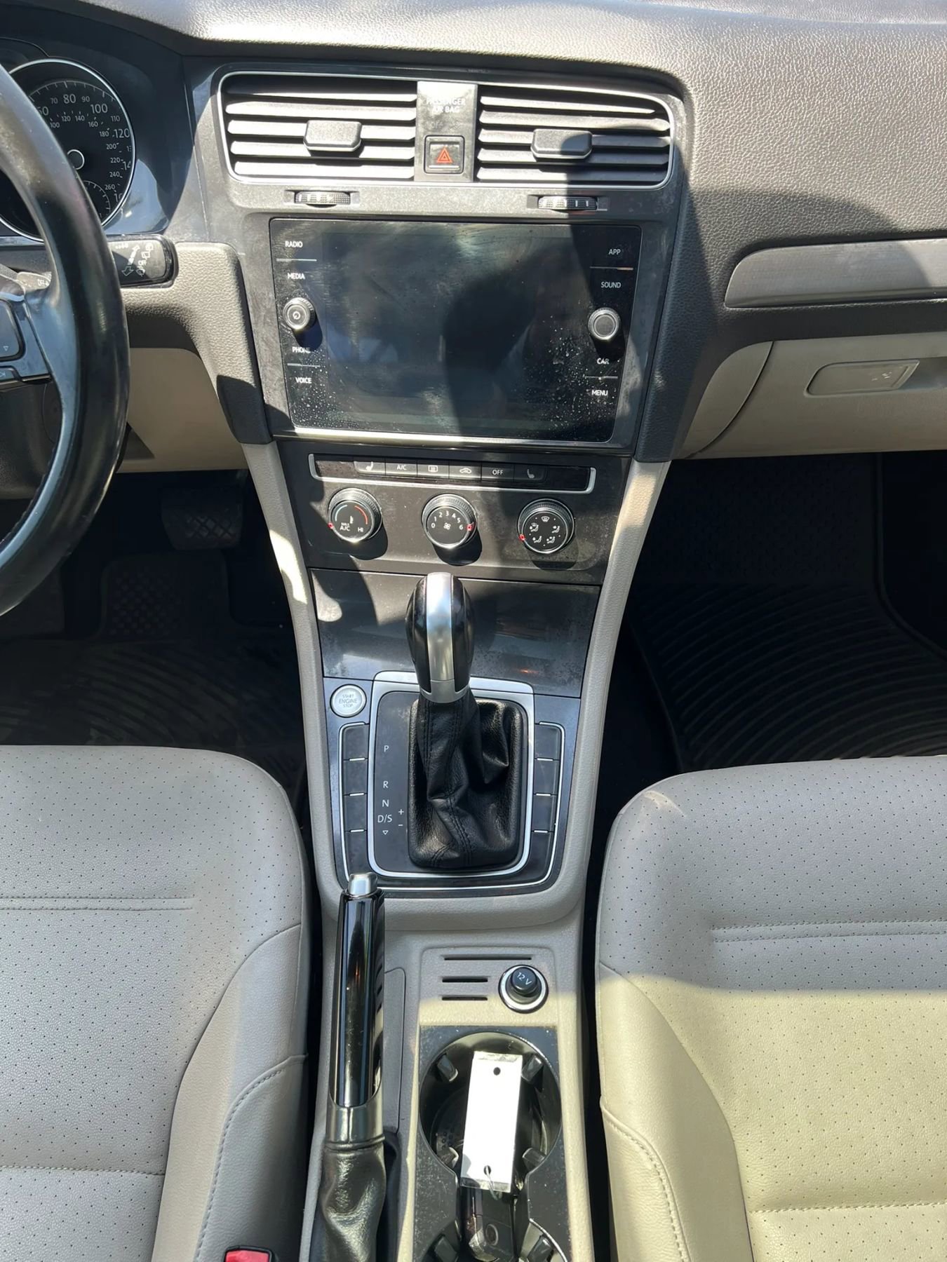 Used 2018 Volkswagen Golf SE image 13