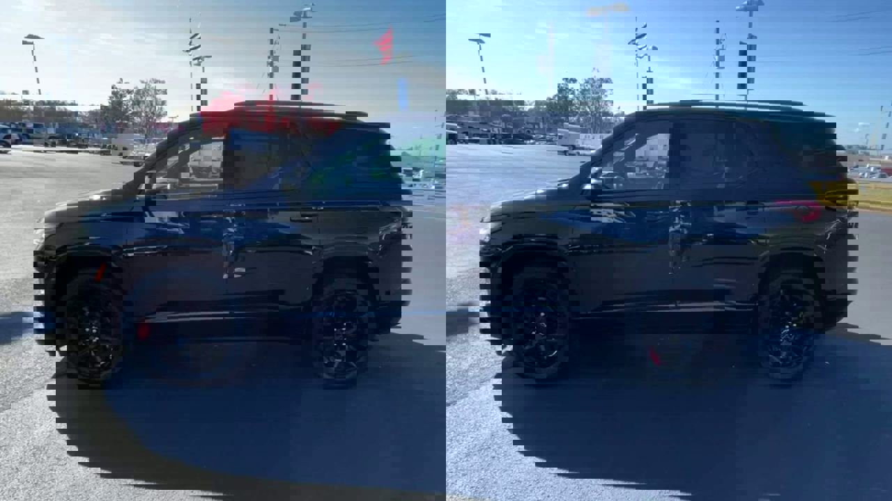 Used 2024 Chevrolet Traverse Premier w/ Redline Edition image 5