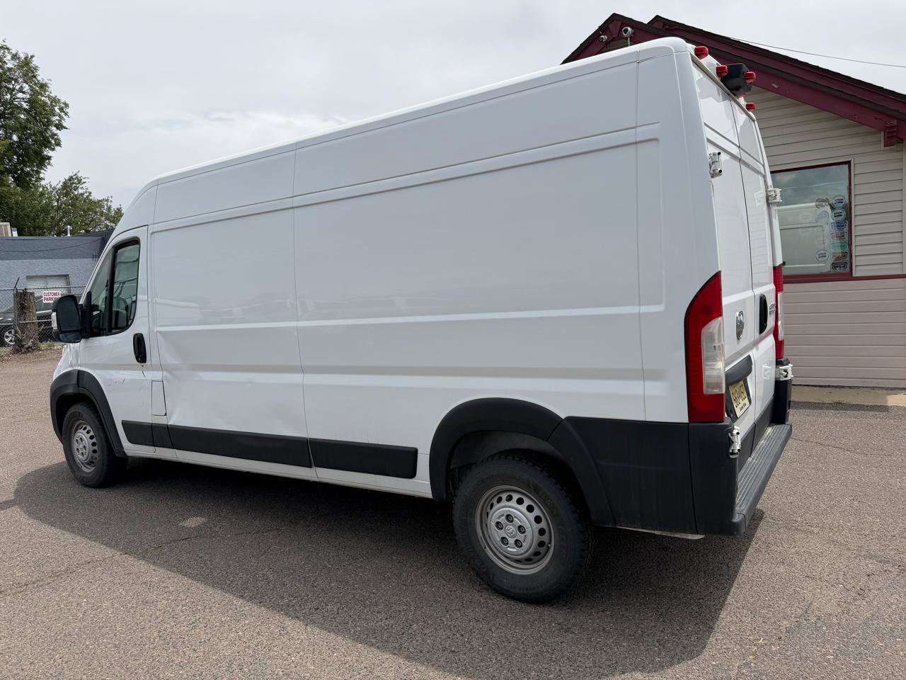 Used 2024 RAM ProMaster 2500 w/ Convenience Group FWD image 3