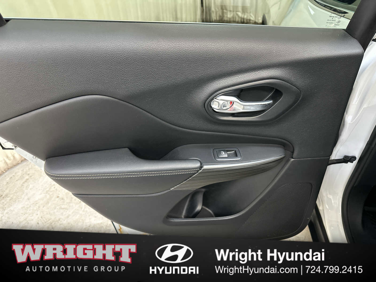 Used 2017 Jeep Cherokee Limited image 12