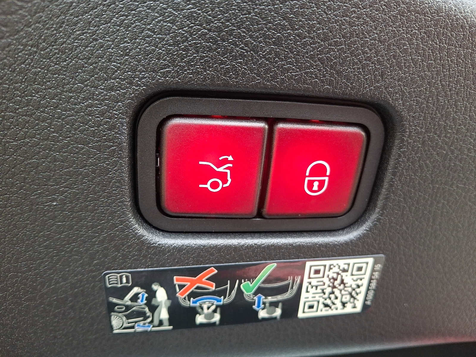 Certified 2024 Mercedes-Benz CLE 300 4MATIC Coupe image 28