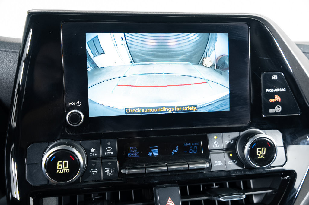 Used 2023 Toyota Highlander LE FWD image 33