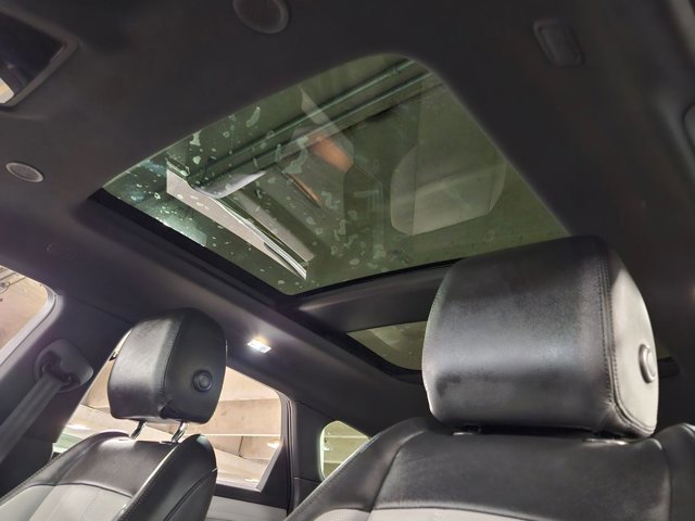 Used 2023 Land Rover Range Rover Evoque R-Dynamic SE image 16