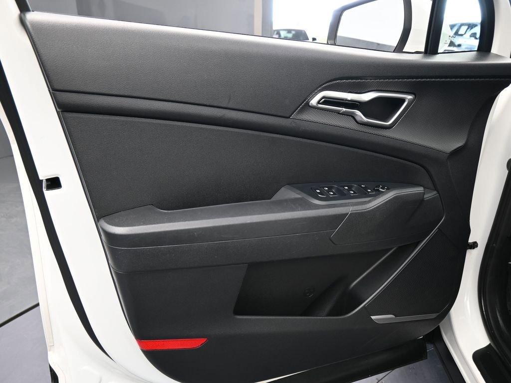Used 2023 Kia Sportage LX image 15
