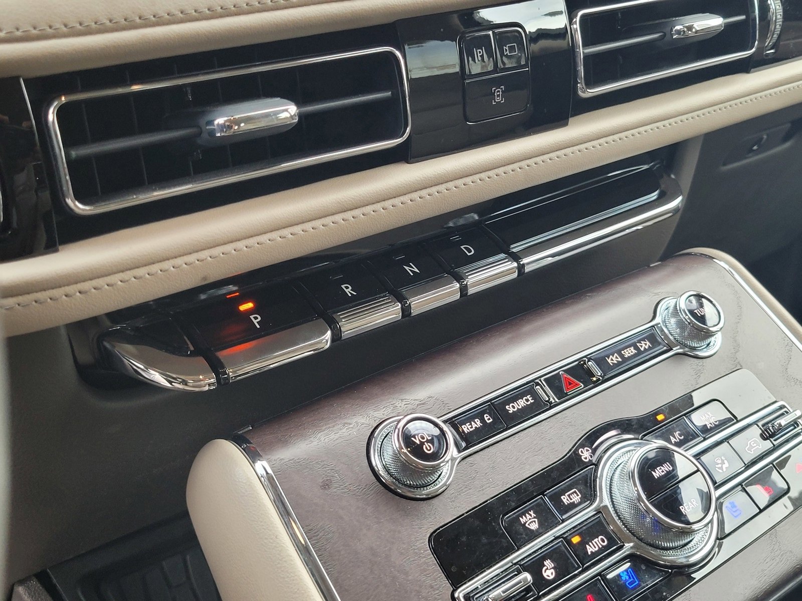 Used 2023 Lincoln Aviator Reserve w/ Equipment Group 201A image 20