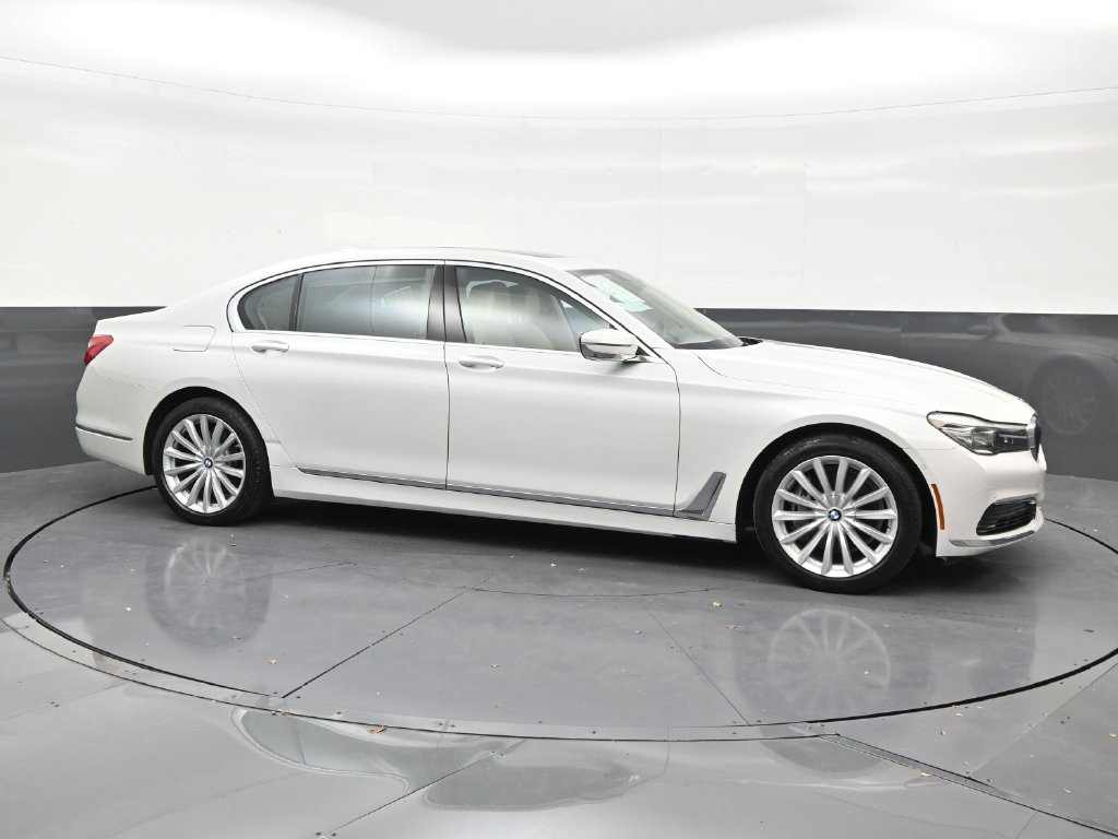 Used 2019 BMW 740i w/ Executive Package RWD image 4