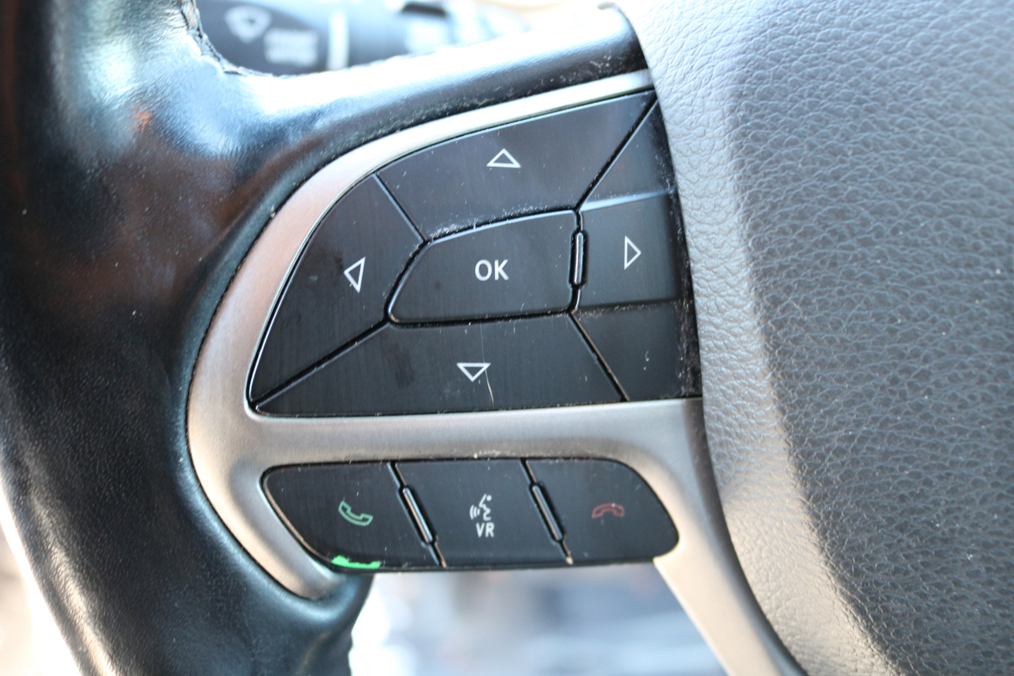 Used 2021 Jeep Grand Cherokee Limited w/ Luxury Group II image 19