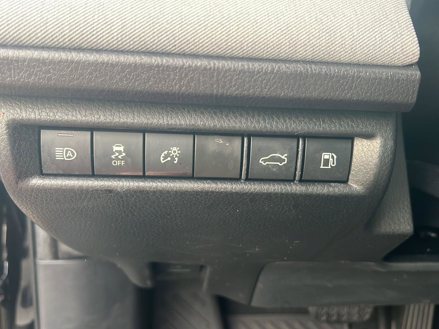 Used 2025 Toyota Camry LE w/ Convenience Package FWD image 19