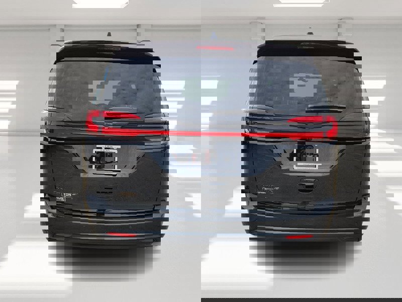 New 2026 Chrysler Pacifica Select w/ S Appearance Package image 4