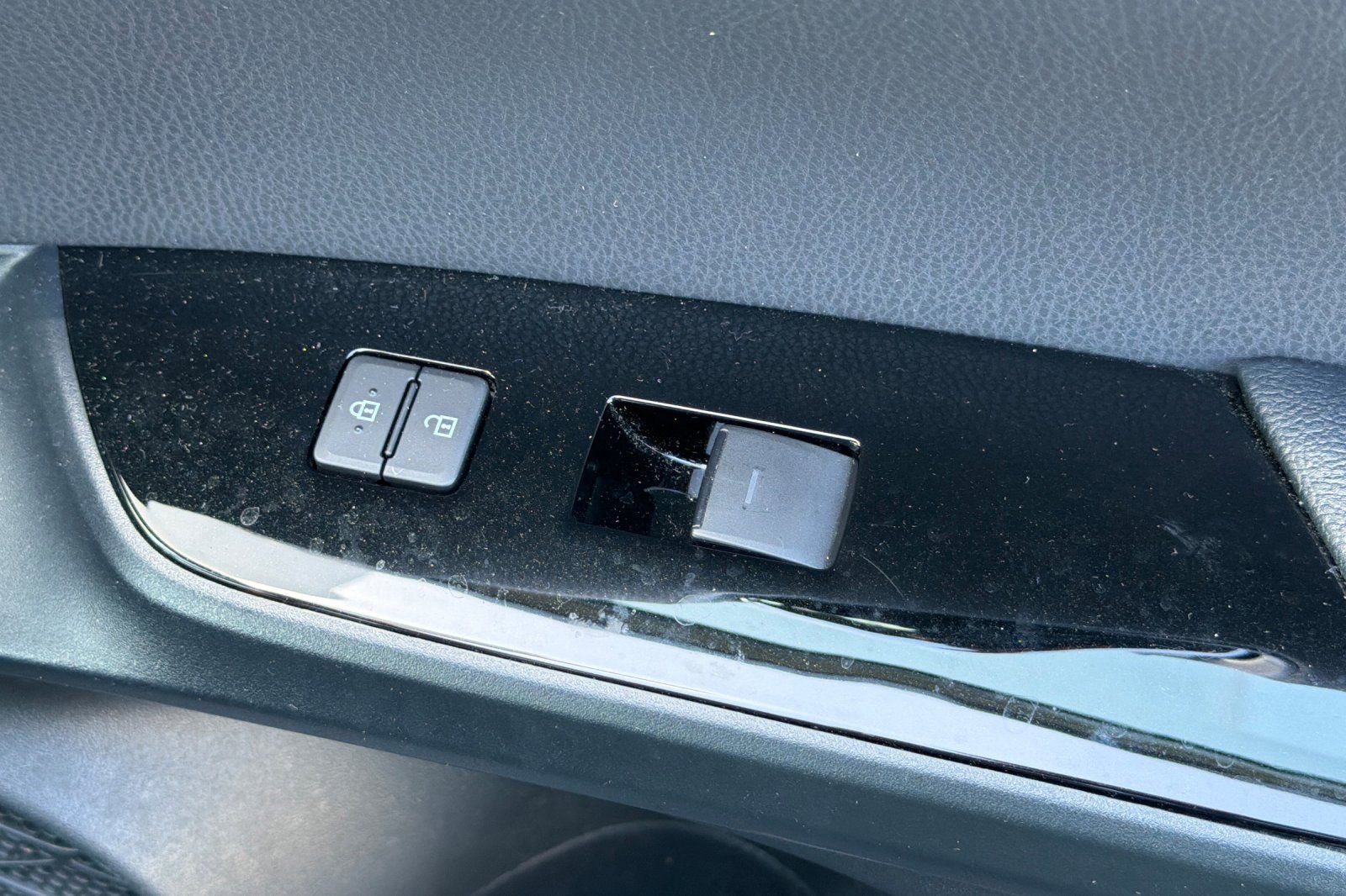 Used 2019 Toyota Prius Prime Premium FWD image 22