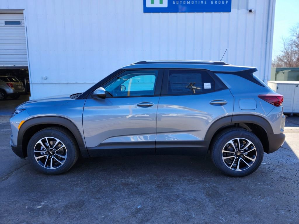 New 2026 Chevrolet TrailBlazer LT w/ LT Cold Weather Package FWD image 2