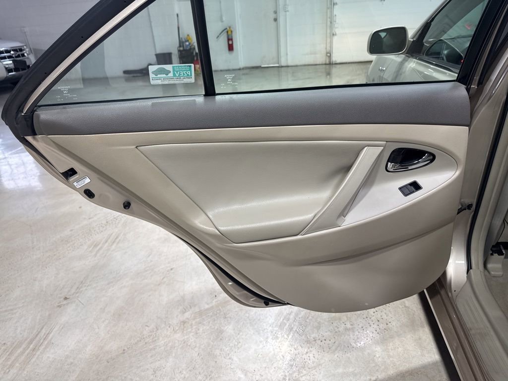 Used 2009 Toyota Camry Hybrid image 30