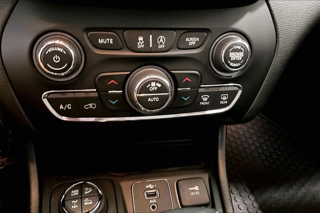 Used 2020 Jeep Cherokee Trailhawk w/ Comfort & Convenience Group image 15