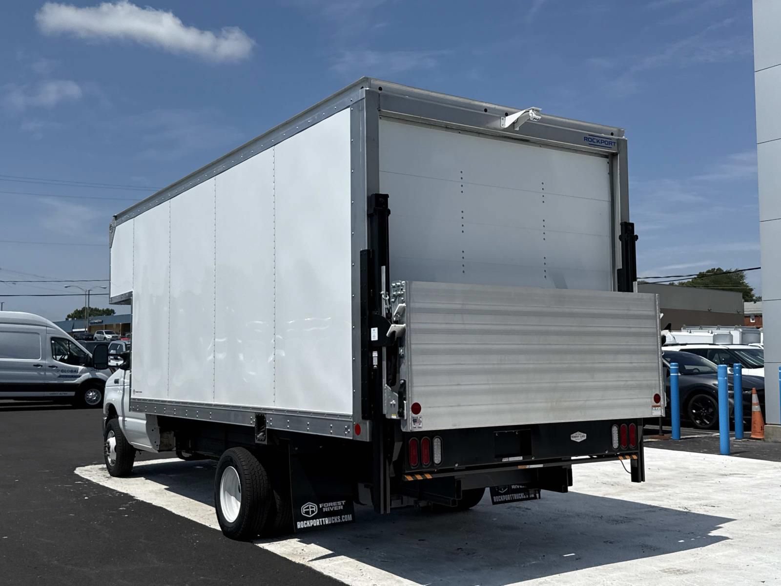 New 2027 Ford E-450 and Econoline 450 Super Duty w/ Power Equipment Group RWD image 5
