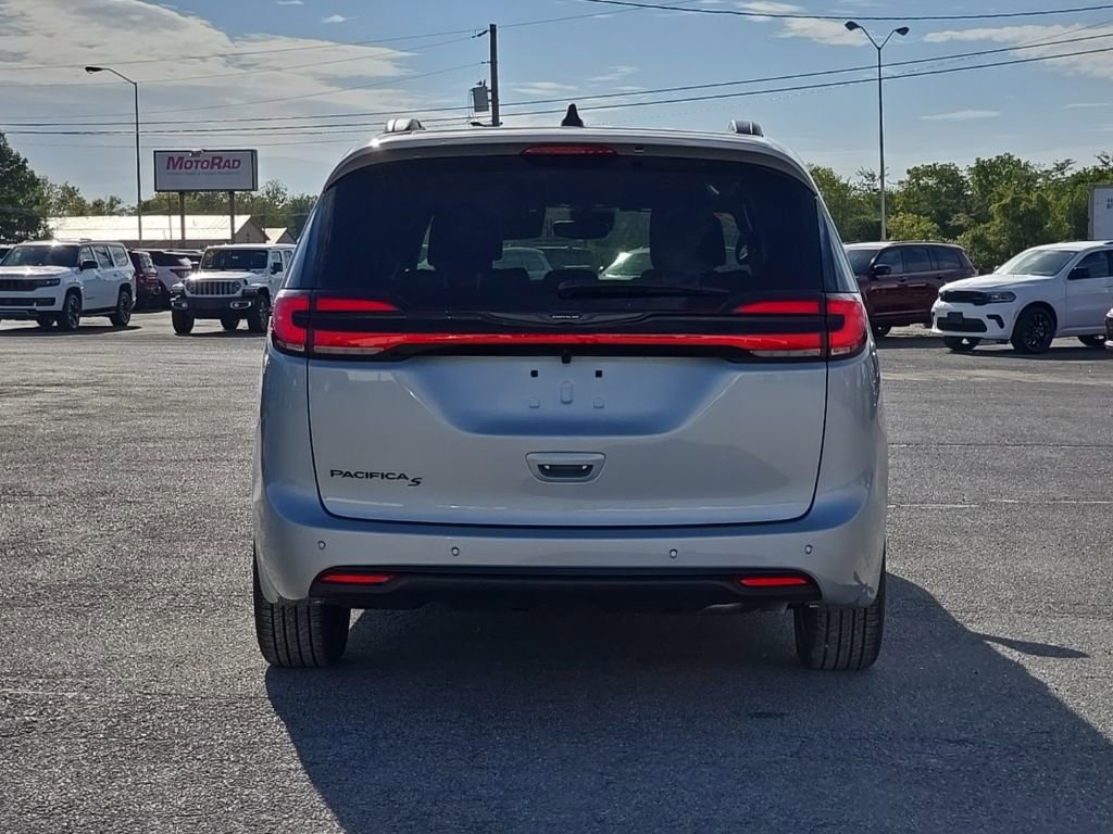 New 2026 Chrysler Pacifica Select w/ S Appearance Package image 6