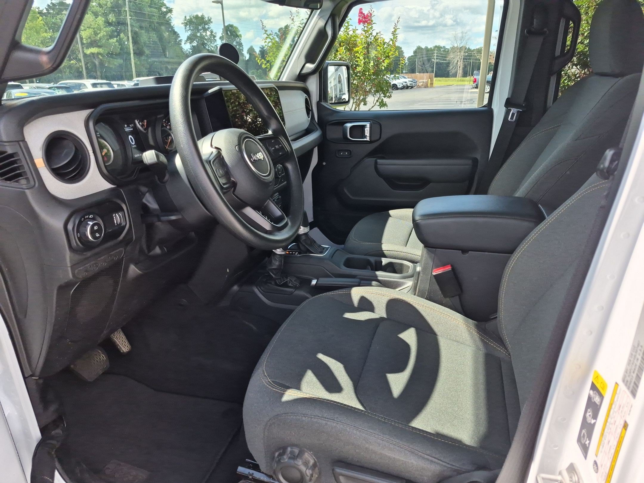 Used 2025 Jeep Gladiator Sport AWD/4WD image 11