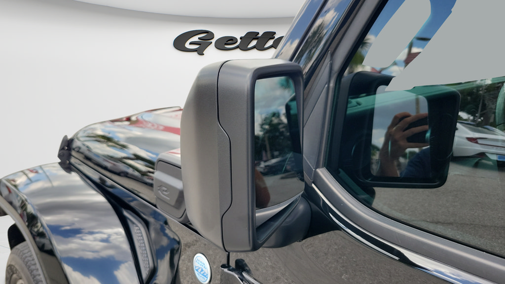 Used 2022 Jeep Wrangler Unlimited Sahara w/ Cold Weather Group AWD/4WD image 27
