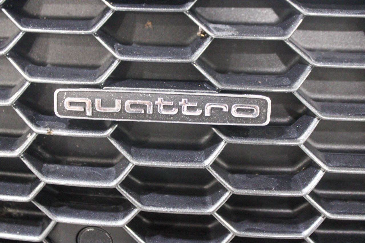 Used 2017 Audi R8 V10 w/ Carbon Exterior Package image 22