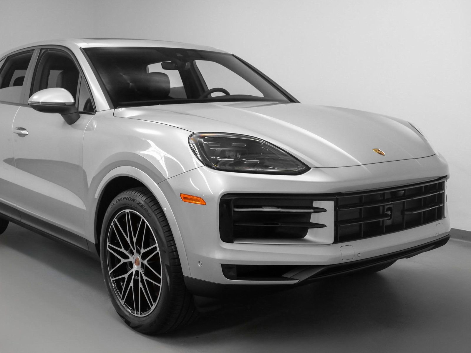 Certified 2025 Porsche Cayenne image 9