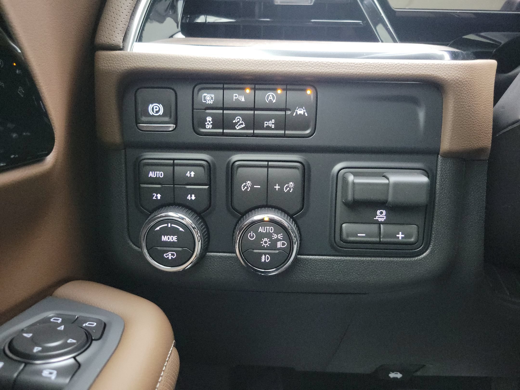 New 2026 Chevrolet Suburban High Country AWD/4WD image 14