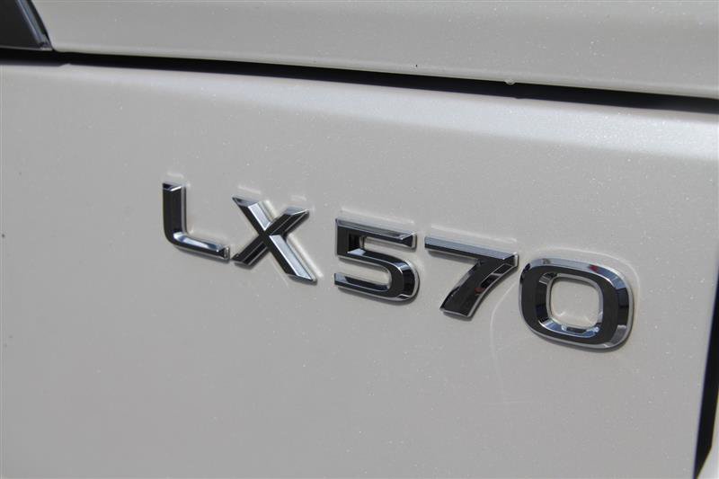 Used 2018 Lexus LX 570 4WD w/ Luxury Package image 18