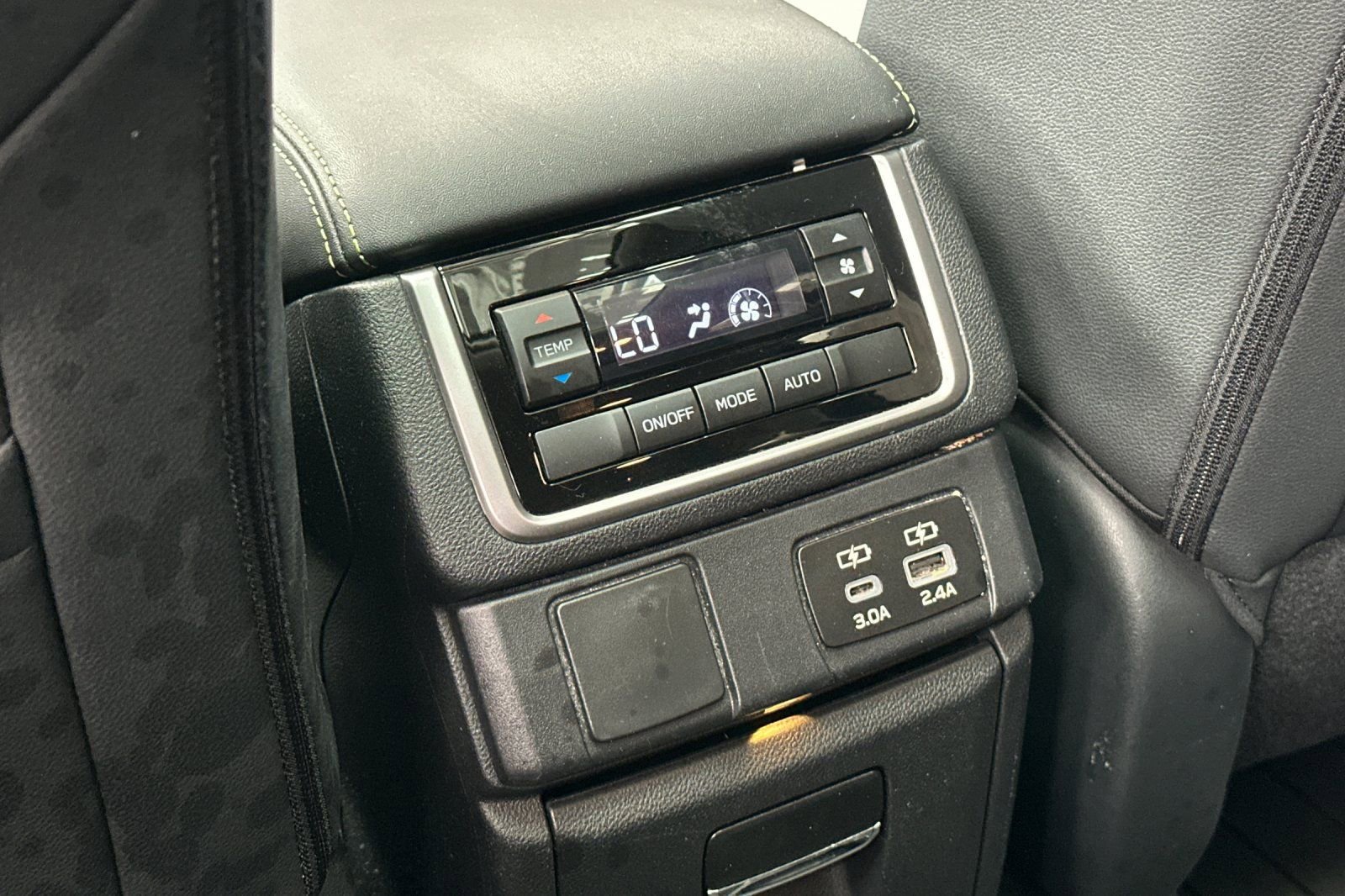 Used 2024 Subaru Ascent Onyx Edition image 17