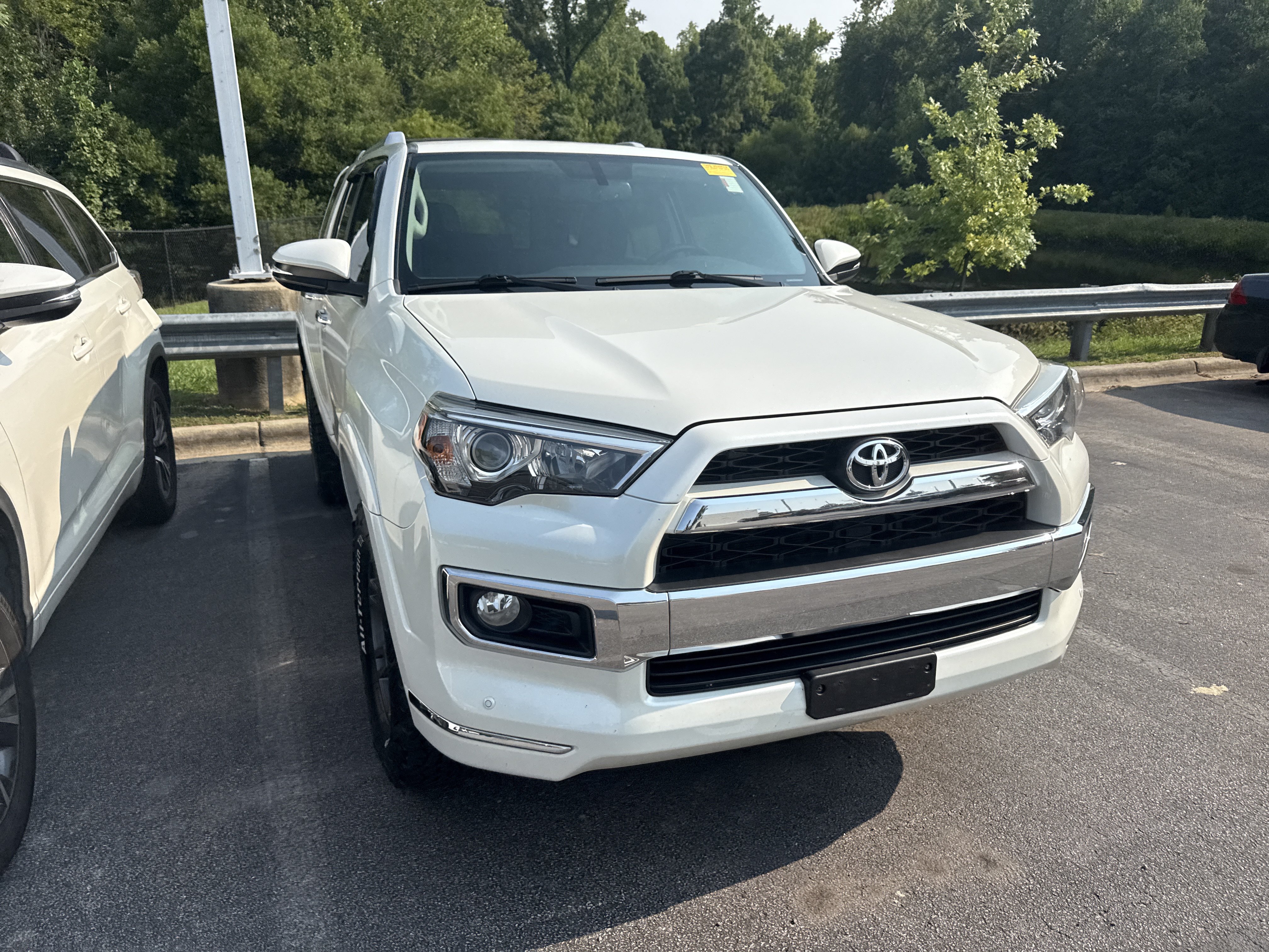 Used 2017 Toyota 4Runner Limited AWD/4WD image 3