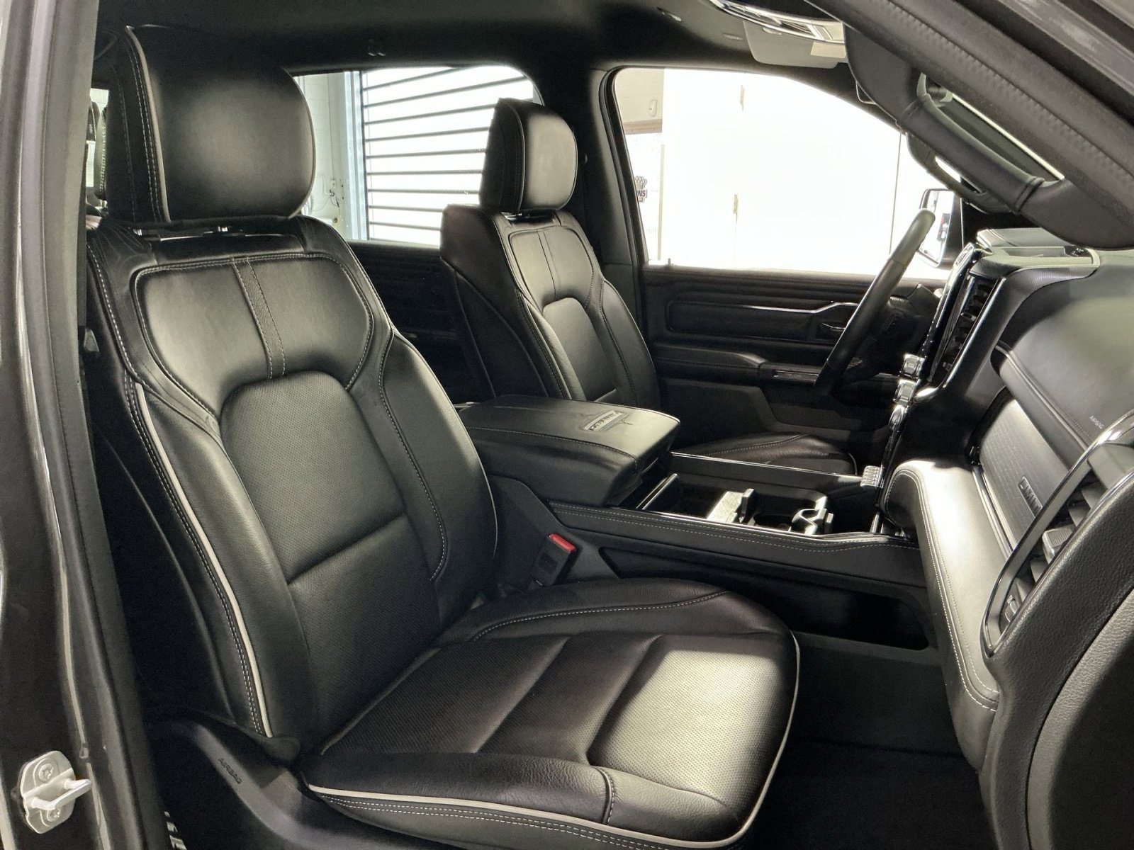 Used 2024 RAM 1500 Limited image 33