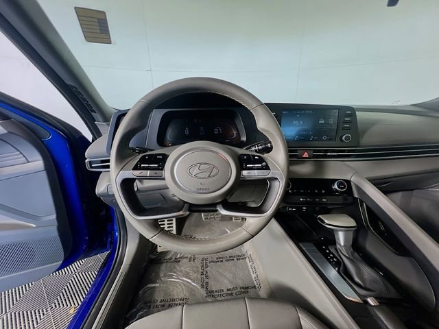 Used 2025 Hyundai Elantra Sport image 14